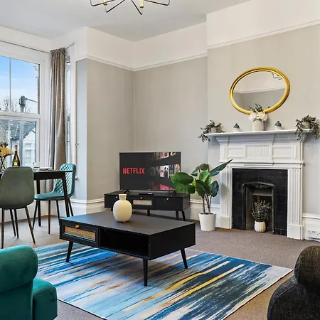 Parea Living - Leytonstone, 2-Bedroom Serviced Apartment, Free Parking, Remote Working Londres Extérieur photo