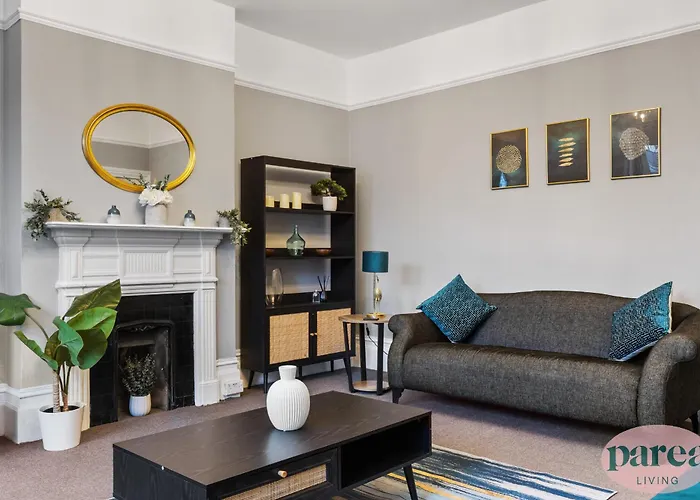 Parea Living - Leytonstone, 2-Bedroom Serviced Apartment, Free Parking, Remote Working