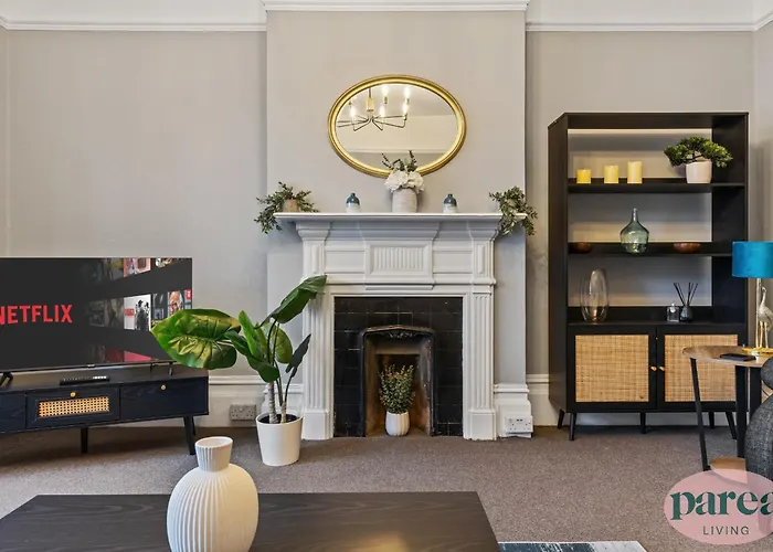 Parea Living - Leytonstone, 2-Bedroom Serviced Apartment, Free Parking, Remote Working