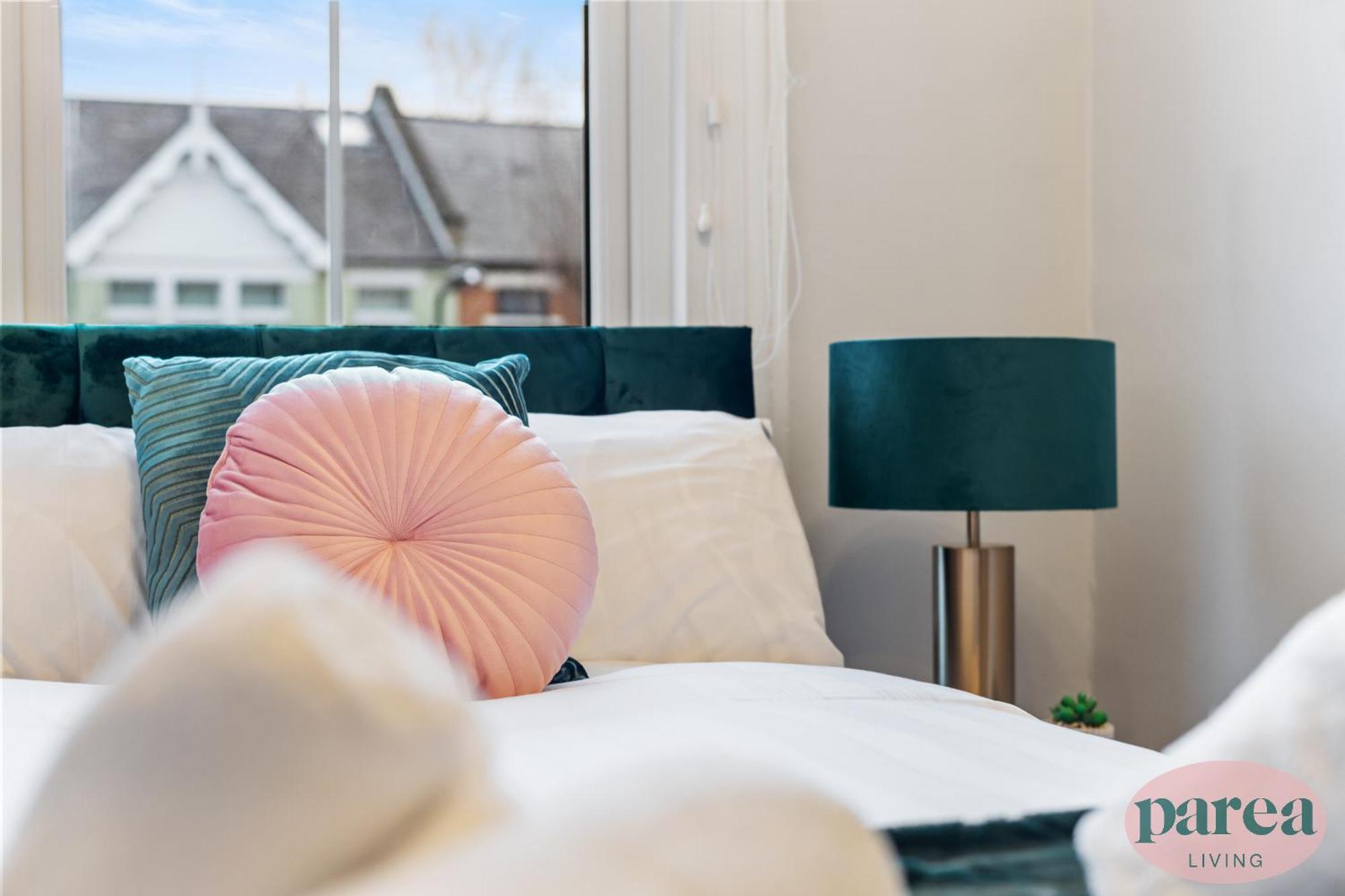 Апартаменты Parea Living - Leytonstone, 2-bedroom Serviced Apartment, Free Parking, Remote Working Лондон