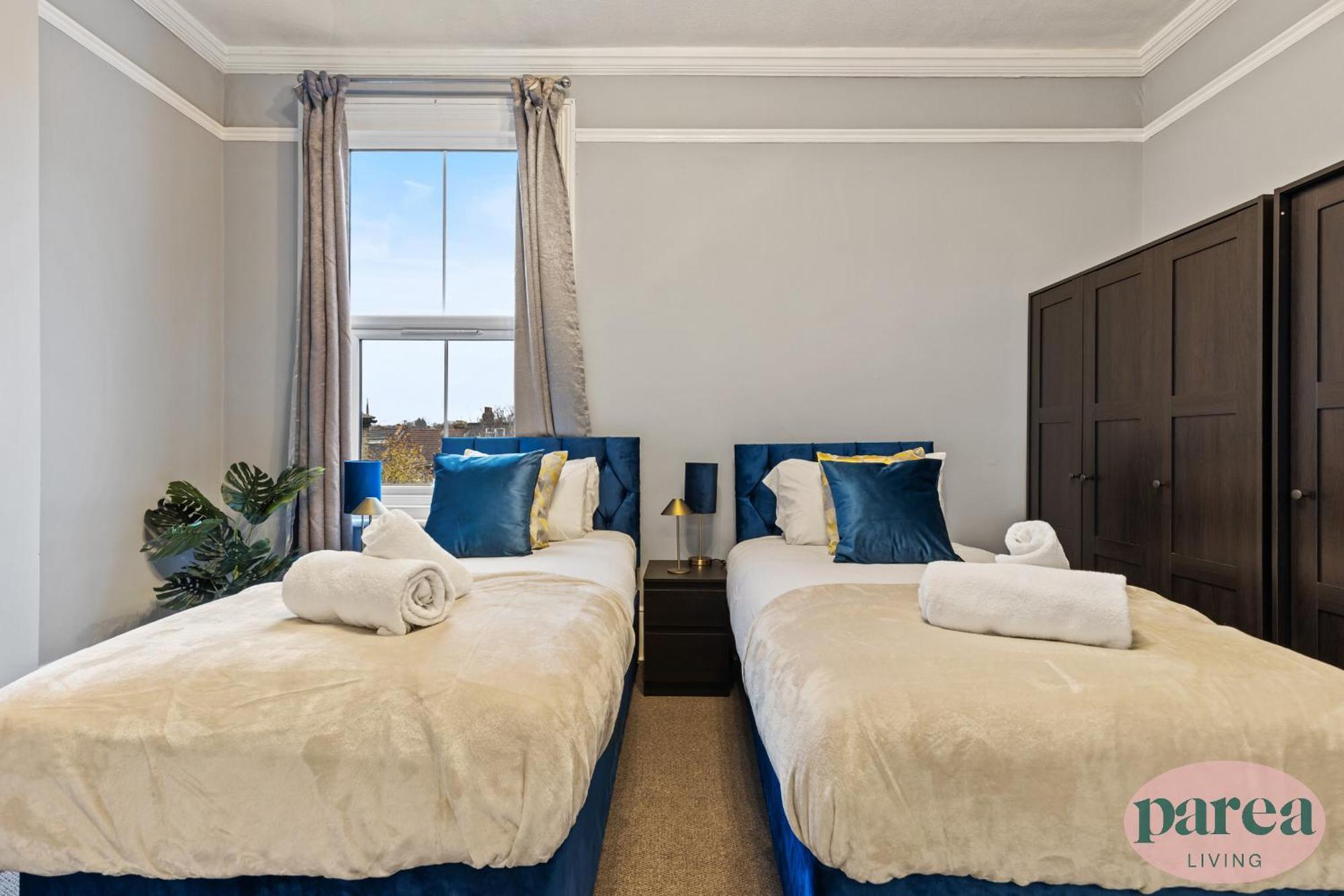Parea Living - Leytonstone, 2-bedroom Serviced Apartment, Free Parking, Remote Working * Лондон
