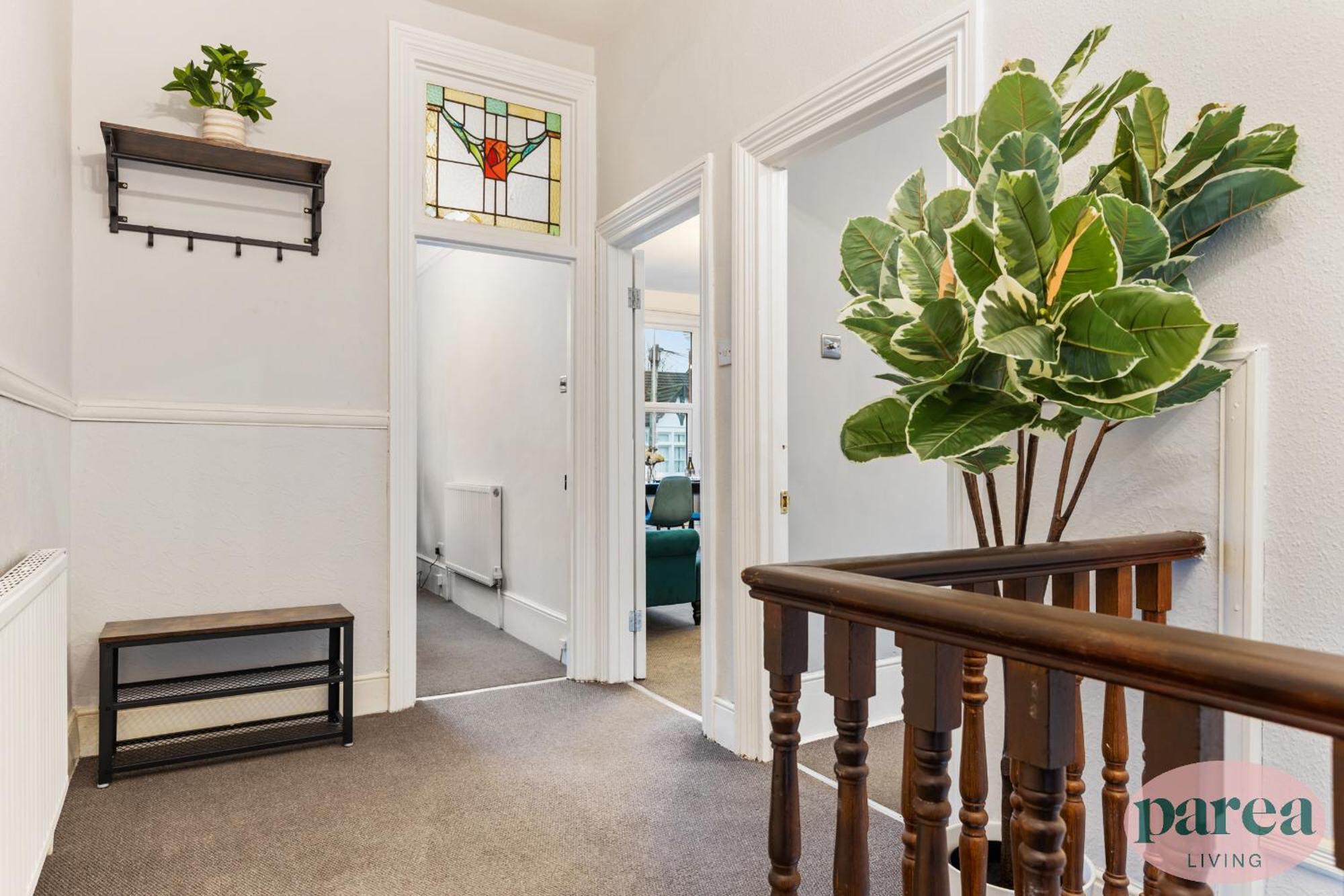 Parea Living - Leytonstone, 2-bedroom Serviced Apartment, Free Parking, Remote Working Лондон