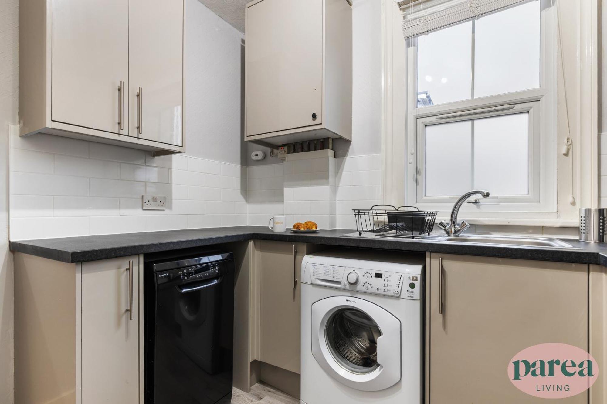 Parea Living - Leytonstone, 2-bedroom Serviced Apartment, Free Parking, Remote Working Апартаменты *